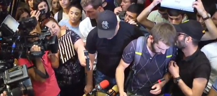 Koçaryan basın toplantısı yapamadı